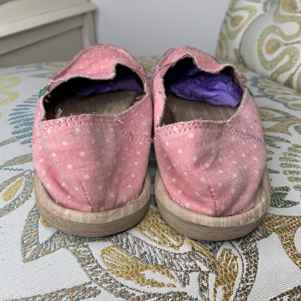 Sanuk Pink White Polka Dots Sidewalk Loafers Sz 9 - Picture 2 of 4